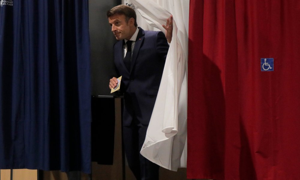 How will Macron fare with out an absolute majority?
