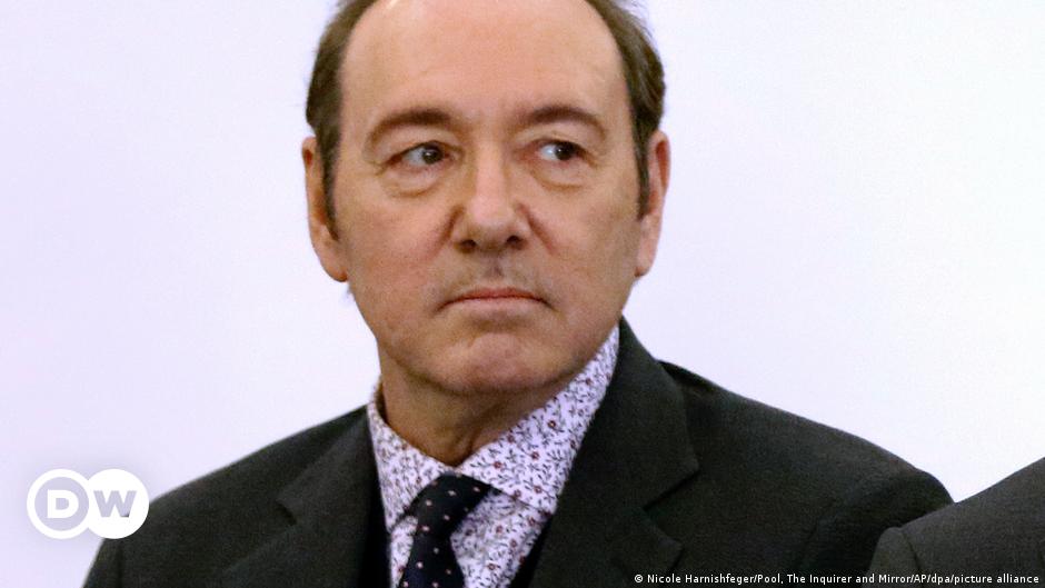 Kevin Spacey: UK police formally cost actor with sexual assault | Information | DW